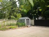 Holiday House in Coquitlam Center - 빌라