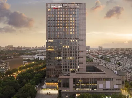 Courtyard by Marriott Shanghai Jiading Отели рядом с достопримечательностью «Shanghai Open University Jiading Branch»