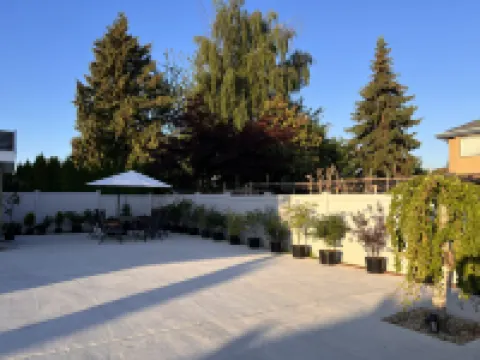 Vancouver Garden Hotel