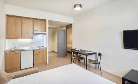 Hesperia Sant Joan Отели рядом с достопримечательностью «Walden7»