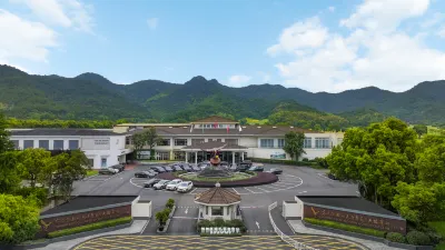 Ningbo Dongqian Lake Qixin Resort Hotel Hotel in zona Nandong Pavilion
