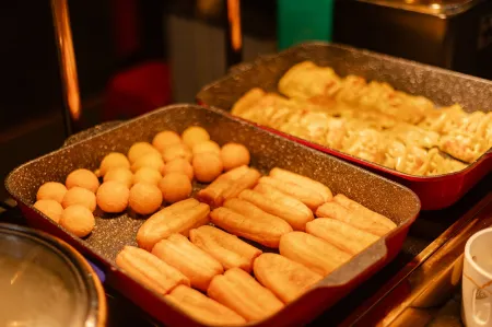 Wanhao International Hotel (Wuwei High-speed Railway Station) Отели рядом со станцией Wuwei Railway Station