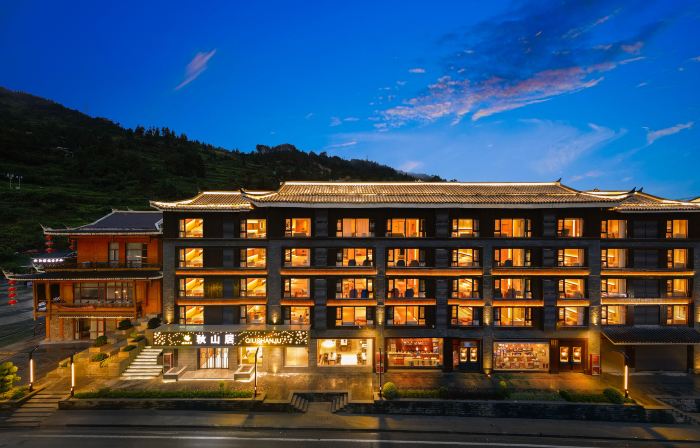 Qiushanju Hotel (Xijiang Qianhu Miao Village North Gate)