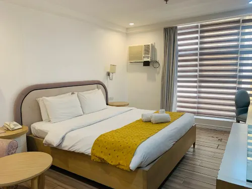 Queen Margarette Hotel - Downtown