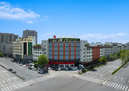 Borrman Hotel (Yongkang West Passenger Terminal Baolong Square)