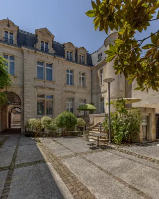 Yndo Hôtel Hotels near port of the Moon