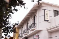 Chantia·Left Bank | French Designer Hotel (Dukezong Ancient Town Giant Buddha Prayer Wheel Shop)