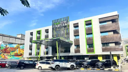 Maxone Dumai - Riau Отели в г. Думай