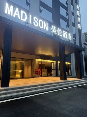 Madison Hotel Hoteller i Huarong District