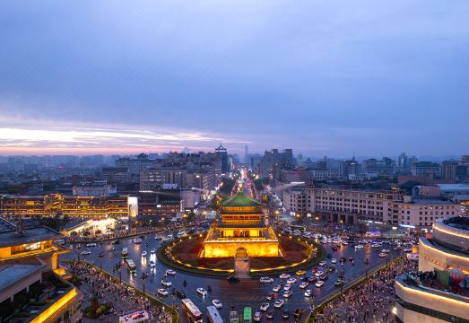 3. 홀리데이 인 익..