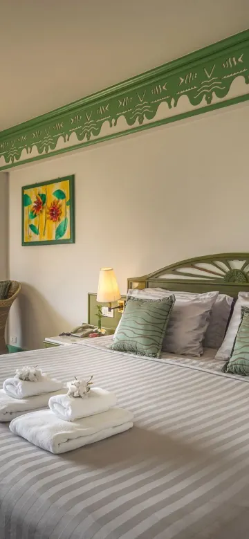 ห้องดีลักซ์ เตียงใหญ่ 1 เตียง