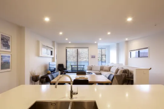 Stylish 2-BR Home, Scenic Balcony, Key Amenities โรงแรมใน