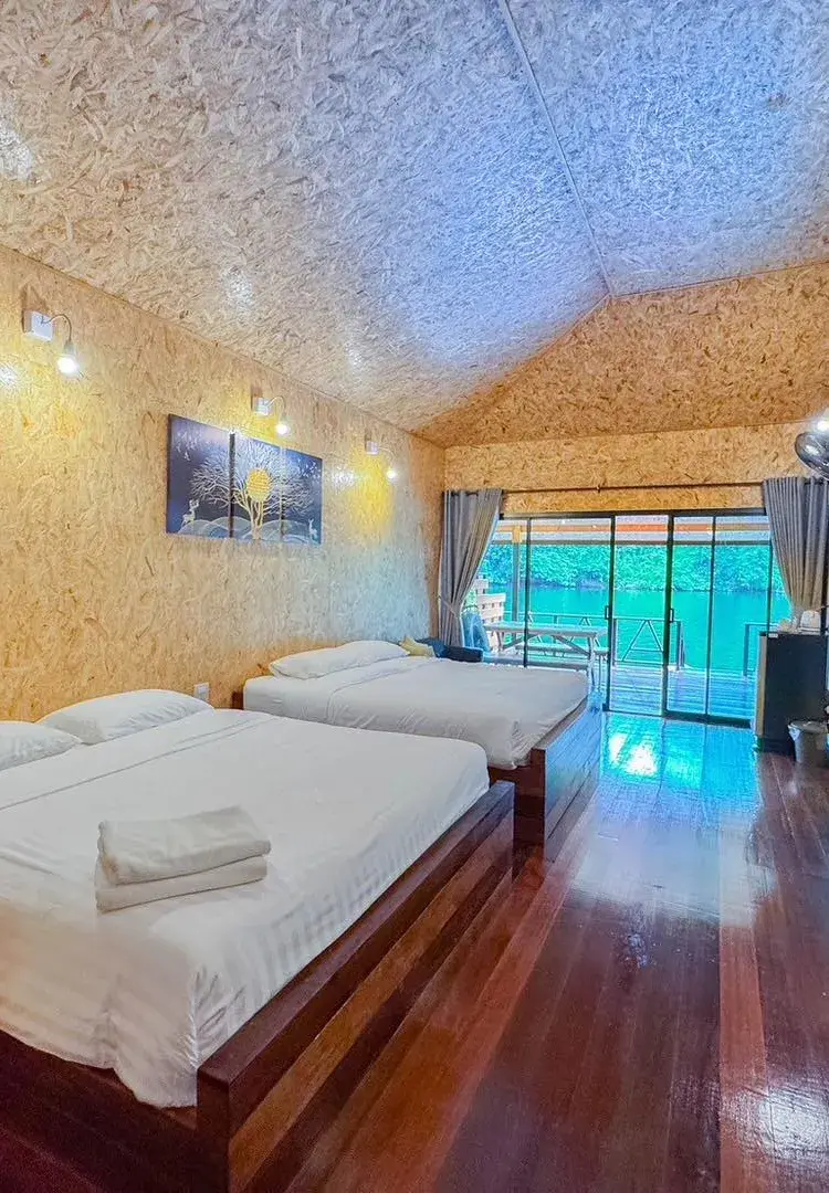 ดีลักซ์เตียงคู่หรือเตียงแฝดพร้อมวิวภูเขาและแม่น้ำ