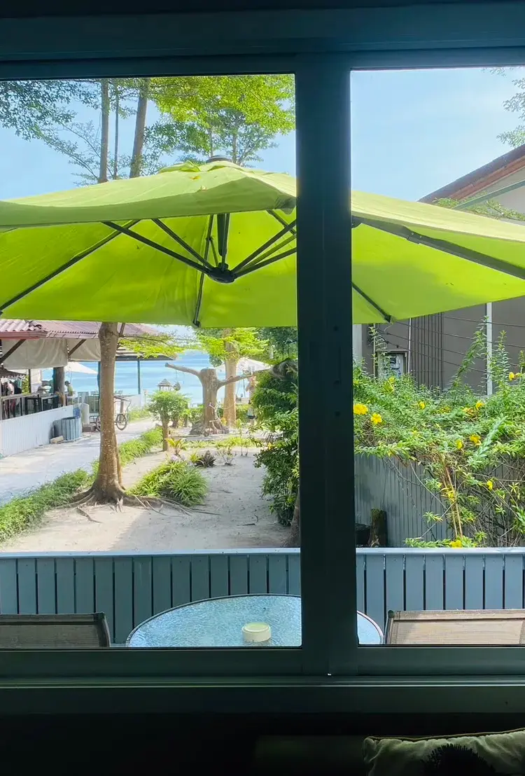 พาวิลเลียนดีลักซ์ด้านหน้า-เตียงใหญ่