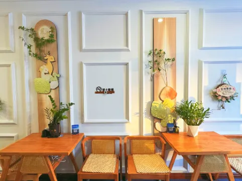 Changbai Mountain Orange Inn (Changbai Mountain West Scenic Spot Tourist Service Center Branch)