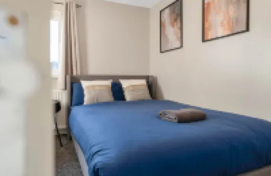 Law 1 - INVOICE and REDUCED PRICE are only by SUNRISE SHORT LETS DUNDEE, 4 Rooms, 4 Beds