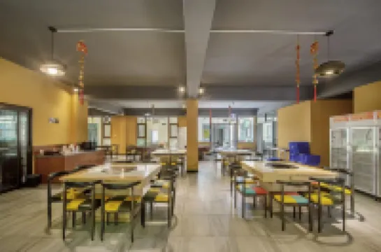 Lixian Bipeng·Shiguang Hot Spring Hotel Hotels in Li County