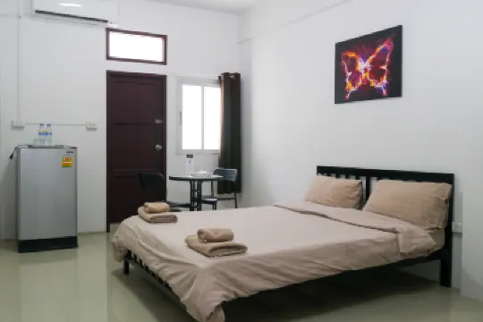 บ้านไหม เกสต์เฮาส์ โรงแรมใกล้สถานีบีทีเอสแบริ่ง