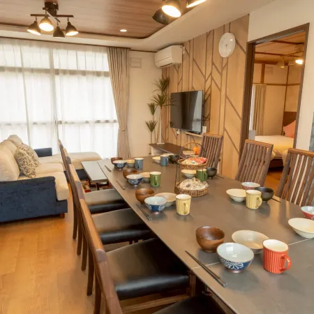 Newly refreshed stay near the airport, ski resorts, with a popular kids’ area and movie nights.