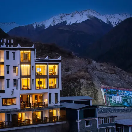 Qingya Yuanshan Homestay,Mount Siguniang