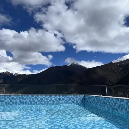 Cloudrest Moon Cliff Lodge