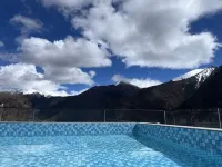 Cloudrest Moon Cliff Lodge - Pools