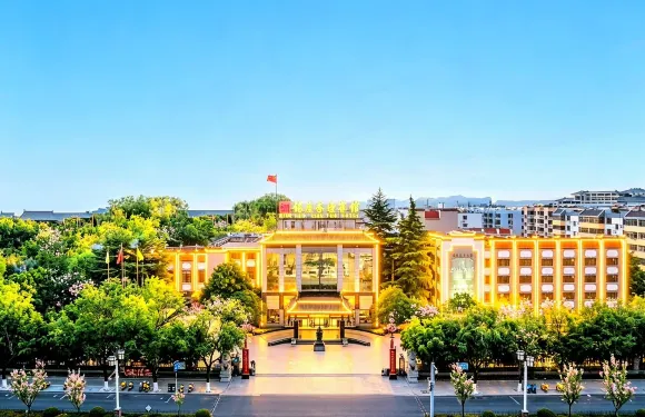 曲阜銘座杏壇賓館（三孔景區店）