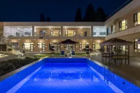 Nilka Xiyuan Tingyun Homestay - Pools