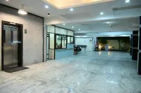 9 RAYA Hotel - Parking