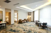 Huining Bell Tower Hotel - parking