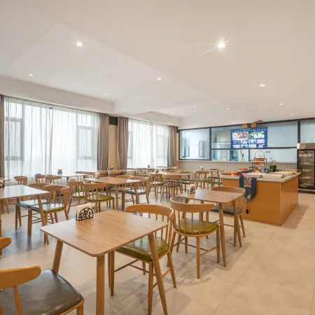 Jifeng Hotel (Hotan Railway Station)