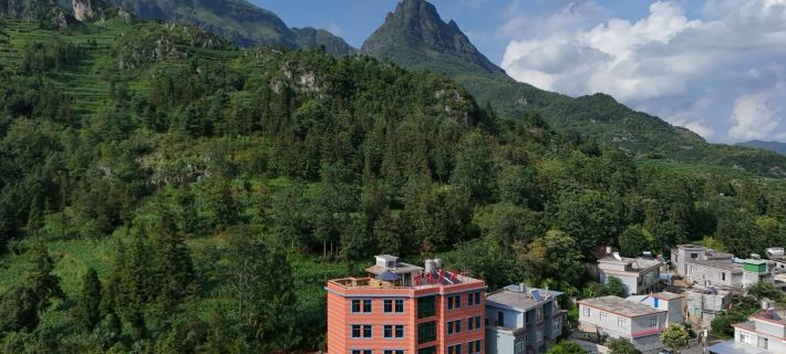 Misty Yi Lodge · Mountain Retreat Hotele w: Panzhou