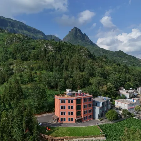 Misty Yi Lodge · Mountain Retreat