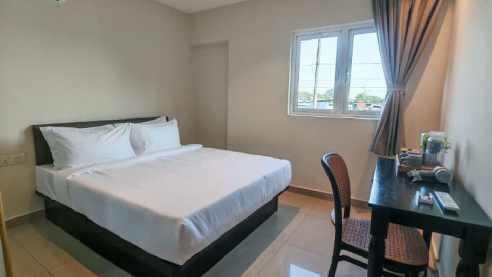 Swing & Pillows @ Red Orange Hotel Port Klang, Selangor