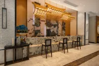 Huafu Hotel - parking