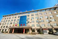 Guanxian Super 8 Hotel (Xinhua Hospital Branch) - parking