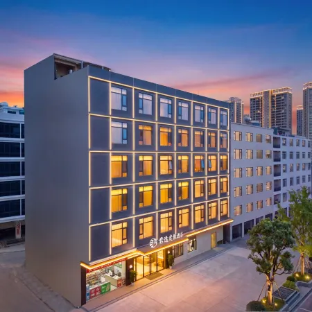 Junyi Resort Hotel (Lingshui High-speed Railway Station Haiyun Plaza Branch)
