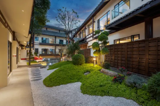 โรงแรมบ่อน้ำพุร้อน TELLUS เขาชิงเฉิง โรงแรมใกล้พิพิธภัณฑ์แมลงหว้าช