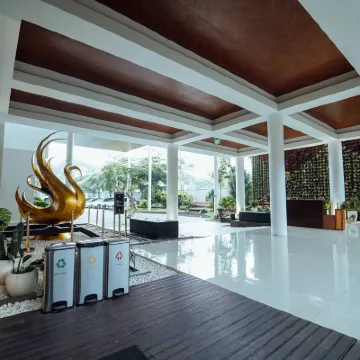 Rayz Umm Hotel Malang Hotels near Badut Temple