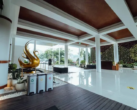 Rayz Umm Hotel Malang Hotels in Dau