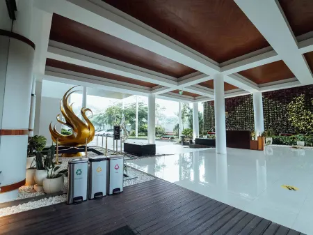 Rayz Umm Hotel Malang Отели в г. Malang Regency