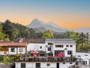 Jiuhuashan Songquan Mountain Villa