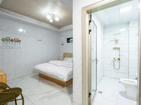 Qingfeng Hotel (Longhui No.9 Middle School) Отели рядом с достопримечательностью «Baima Mountain»