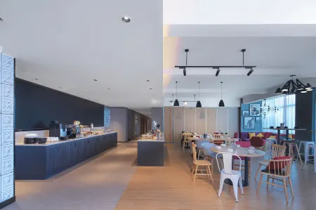 Campanile Hotel Shenzhen Honghuashan Metro Station Отели рядом с достопримечательностью «Guangming Tour Farm»