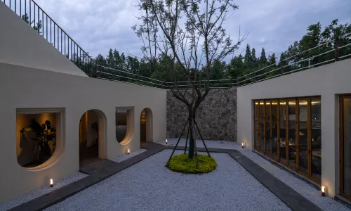 XIANZAI SHUIYUNSHU Forest Hot Spring Resort Hotel
