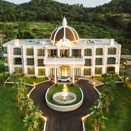 Grand Lord Hotel & Residence Отели рядом с достопримечательностью «Кхао Чи Чан»