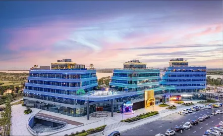 Yuhu Peninsula Hotel (Yuhuan Wanda Plaza Convention and Exhibition Center) Отели в г. Юйхуань