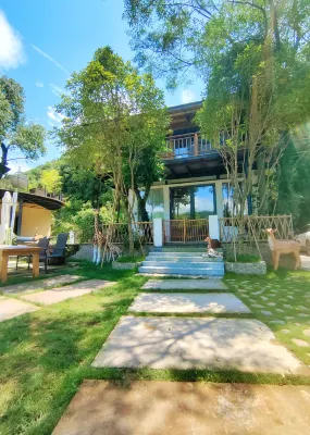 Tonglu Taotaoshanju Hot Spring  •River Tracing B&B