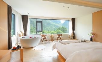 Huaye Travel Designer Hotel (Yangshuo Yulong River Resort Eternal Love Branch)
