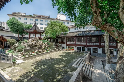 Nanjing Yebo Qinhuai Zunjing College Hotel - parking
